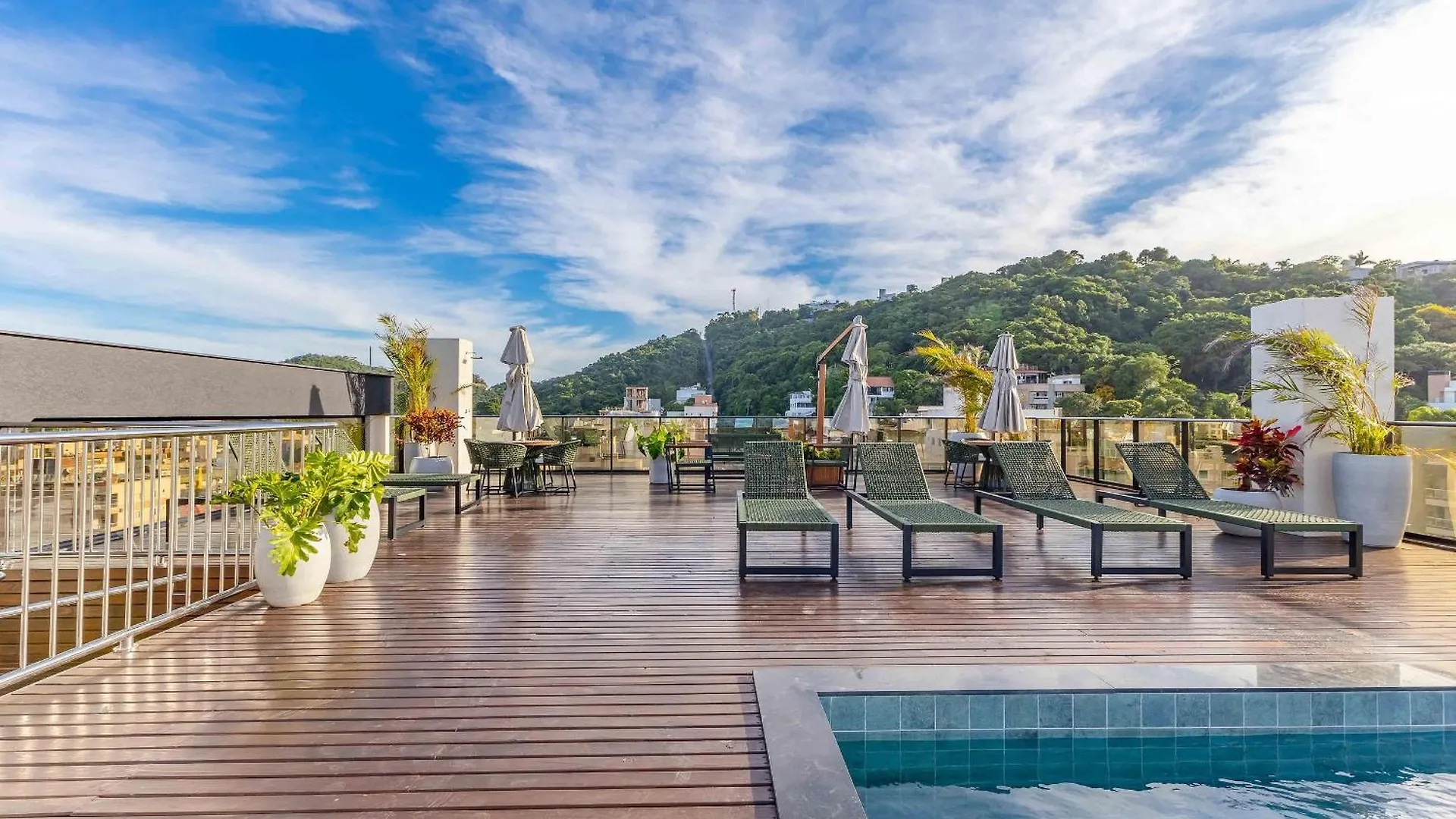 Otel Elegancia E Conforto Em Suite A 120 Metros Da Praia De Bombinhas Brezilya